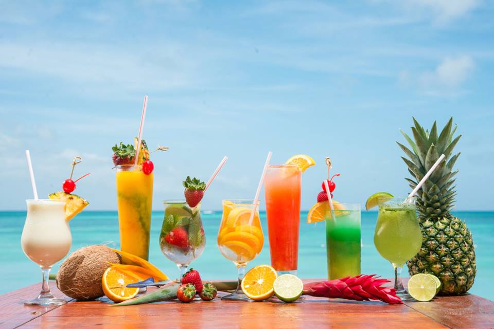 The Ultimate Aruba Happy Hour Guide: Cheers to Daily Savings!